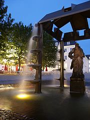 Blaue Stunde am Schlo&szlig;brunnen Saarbr&uuml;cken